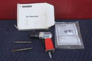 lot 170 image: HUSKY  PNEUMATIC AIR HEAVY DUTY HAMMER  024-0200 WITH ATTATCHMENTS