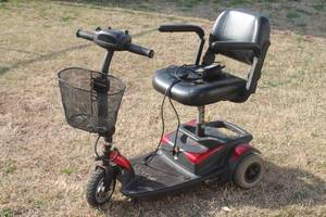 lot 190 image: GOLDEN SCOOTER TRAVELLER MOBILITY SCOOTER  NEED REPLACEMENT BATTERY