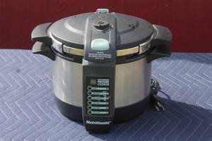 lot 198 image: NUTRITIONIST PROGRAMMABLE PRESSURE COOKER NPC400