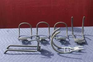 lot 199 image: TOTAL OF 6 GARAGE WALL STORAGE HOOKS