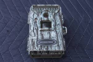 lot 208 image: MOULTRIE MFH-DGS-M60