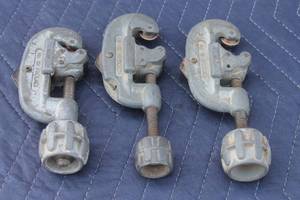 lot 211 image: TOTAL OF 3 RIDGID No. 15 SCREW FEED TUBING CUTTERS