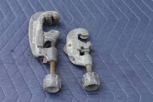 lot 212 image: TOTAL OF 2 RIDGID No. 10 & No.13 SCREW TUBING CUTTERS