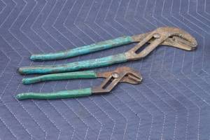 lot 218 image: TOTAL OF 2  CHANNELLOCK TONGUE AND GROOVE ADJUSTABLE PLIERS 10 & 16 12