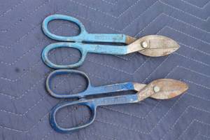 lot 224 image: TOTAL OF 2 FORGED STRAIGHT TINNER SNIPS
