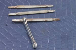 lot 225 image: TOTAL OF 3 POINT 8 DOUBLE ENDED BIBB SEAT TOOL SET  WITH DOUBLE ENDED RATCHETING BOX WRENCH