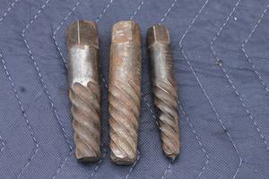 lot 226 image: TOTAL OF 3 SPIRAL FLUTED SCREW EXTRACTOR DRILL BITS , No.7 & No.8