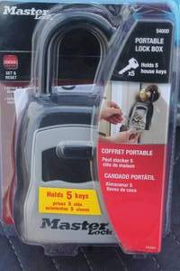 lot 241 image: MASTERLOCK 5400D PORTABLE LOCK BOX ( HOLDS 5 HOUSE KEYS )