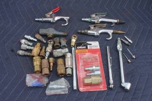 lot 242 image: LOT OF BLOW GUNS, AIR COMPRESSOR FITTINGS,COUPLERS AND MORE  SEE PICS