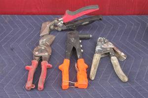 lot 250 image: TOTAL OF 4 ASSORTED TOOLS , MIDWEST SNIP, RIVET, TENSIONING TIE TOOL & HAND SEAMER
