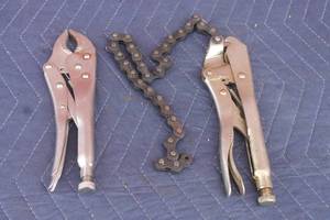 lot 253 image: LOCKING VISE GRIP ADJUSTABLE PLIER & VISE GRIP LOCKING CHAIN SPRING CLAMP