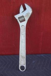 lot 268 image: 18 ADJUSTABLE WRENCH