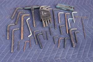 lot 277 image: LOT OF ASSORTED SIZE HEX KEYS