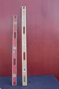 lot 280 image: MD  42 RED ALUMINUM PROFESSIONAL  LEVEL & JOHNSON 4FT HEAVY DUTY HARDWOOD  LEVEL