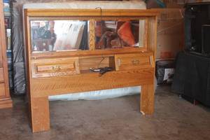 lot 350 image: VINTAGE ARBEK  OAK HONEY CREEK  MIRRORED LIGHTED FREE STANDING HEADBOARD WITH  STORAGE   64843 ,63 X 11 X 54H