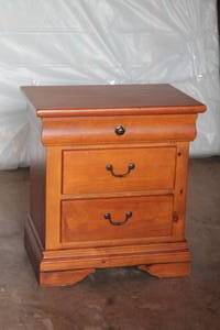 lot 352 image: PROGRESSIVE FURNITURE HECHO EN MEXICO 3-DRAWER NIGHT STAND  MATCH # 349 & 351