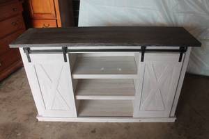 lot 356 image: ASHLEY FURNITURE FARMHOUSE SLIDING BARNDOORS MEDIUM TV STAND W287-48 , 54 X 15 32H