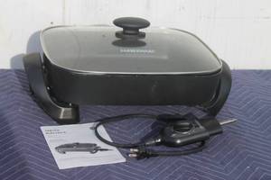 lot 362 image: FABERWARE ELECTRIC LIDDED SKILLET 169216  SEE LEG  PICS