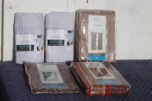 lot 363 image: TOTAL OF 5 UNOPENED CURTAINS LAUNDRY BAGS  SEE PICS