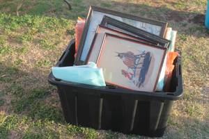 lot 371 image: LOT OF ASSORTED PICTURE FRAMES  WALL ART  TOTE NOT INCLUDED