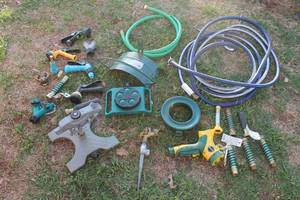 lot 373 image: LOT OF ASSORTED WATER SPRINKLERSWATER HOSES METAL HOSE HOLDERHOSE NOZZLE SPRAYERS