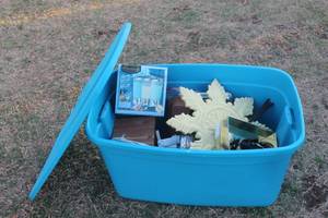 lot 375 image: MISC LOT WITH LIDDED TOTE INCLUDED  SEE PICS