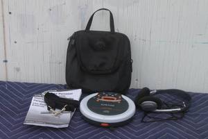 lot 290 image: CRAIG SKIP FREE FREE PERSONAL CD PLAYER WITH AMFM STEREO WITH CARRY STORAGE CASE , CD2901A