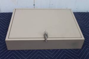 lot 299 image: KEKAB METAL WALL MOUNT KEY CABINET BOX WITH 2-KEY &  ASSORTED KEYS  SEE PICS