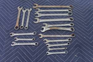 lot 311 image: TOTAL OF 17 ASSORTED BRAND  SIZE OPEN END BOX -END  COMBINATION WRENCHES  SEE PICS