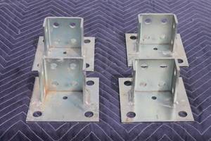 lot 336 image: TOTAL OF 4 ZINC -PLATED SQUARE CHANNEL  POST