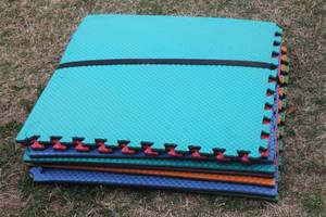 lot 346 image: TOTAL OF 8 INTERLOCKING FOAM  PUZZLE MATS