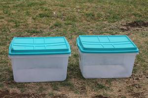 lot 344 image: TOTAL OF 2 HEFTY CLEAR 72QT LIDDED TOTES
