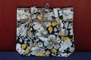 lot 383 image: VERA BRADLEY YELLOW FLORAL SHOULDER BAG