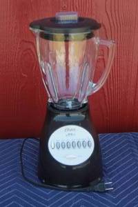 lot 391 image: OSTER 14 SPEED BLENDER WITH GLASS 6-CUP JAR CANISTER