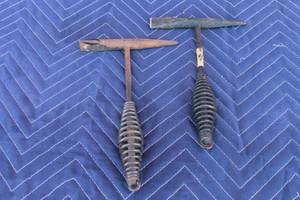 lot 394 image: TOTAL OF 2 WELDERS CHIPPING HAMMERS