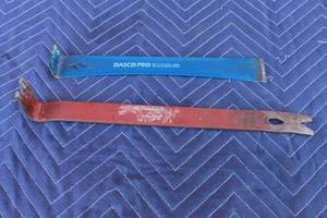lot 395 image: TOTAL OF 2 -PRY BARS , 12 & 15