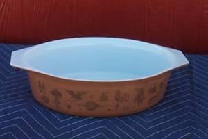 lot 404 image: VINTAGE EARLY AMERICAN PATTERN PYREX 2 12 QT OVAL CASSEROLE DISH