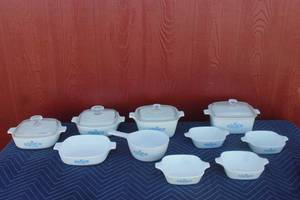 lot 409 image: TOTAL OF 14 PC VINTAGE PYREX BLUE CORNFLOWER CORNING WARE ( 4-GLASS LIDS )