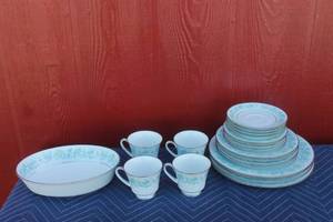 lot 410 image: TOTAL OF 21 PC NORITAKE CHINA , MILFORD 2227PATTERN ( BLUEGREEN FLOWERS ON TRIM WITH PLATINUM TRIM  CHINA  SEE PICS