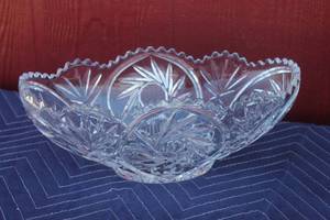 lot 413 image: ANTIQUE BRILLANT CUT OVAL SHAPED 12 GLASS BOWL