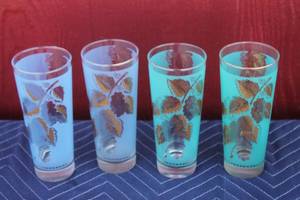 lot 415 image: TOTAL OF 4 BARLETT COLLINS MID CENTURY GOLD LEAF DRINKING GLASSES ,AQUABLUE
