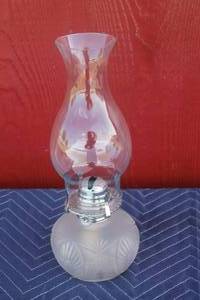 lot 426 image: VINTAGE FROST BASE HURRICANE OIL LAMP 13