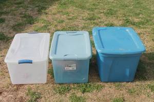 lot 434 image: TOTAL OF 3 STERILITE LIDDED TOTES 18GAL , 66QT, 64QT