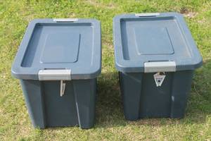 lot 435 image: TOTAL OF 2 STERILITE 18 GAL LIDDED TOTES