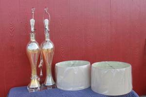 lot 441 image: TOTAL OF 2 MID CENTURY MODERN HAND BLOWN GLASS 36 TABLE LAMPS WITH SHADES