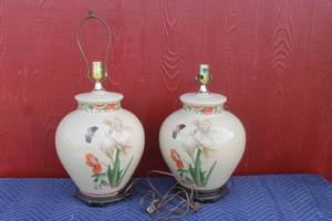 lot 442 image: TOTAL OF 2 MID CENTURY MODERN  ORIENTAL GINGER JAR  19 TABLE LAMPS WITH SIGNED STAMP  SEE PICS