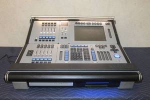lot 23 image: MARTIN MAXXYZ COMPACT WITH HEAVY DUTY ROAD CASE&nbsp  POWER ON  HAS POWER ADAPTER&nbsp
