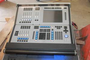lot 24 image: MARTIN MAXXYZ COMPACT WITH HEAVY DUTY ROAD CASE&nbsp  POWER ON  HAS POWER ADAPTER&nbsp