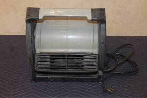 lot 60 image: LASKO FLOOR FAN TESTED AND WORKS