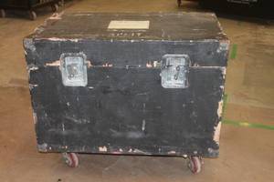 lot 110 image: ONSTAGE ROADIE CASE ON CASTERS CONTENTS NOT INCLUDED 39X24X32